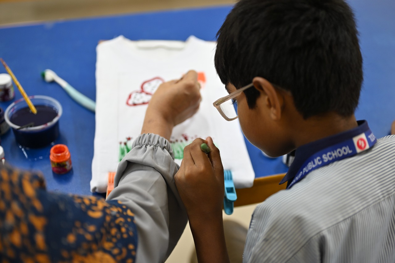 Green Threads: Mom and Me – Paint a Tee